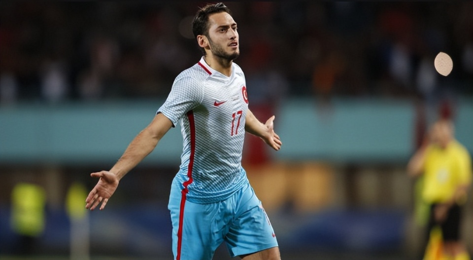 手机游戏下载-关于今晚中超传出新动向，拉齐奥调整名单，管理层表态：悬念犹存，更衣室氛围转暖的信息